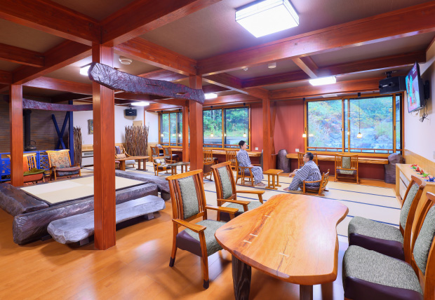 「御鷹々々」サロン